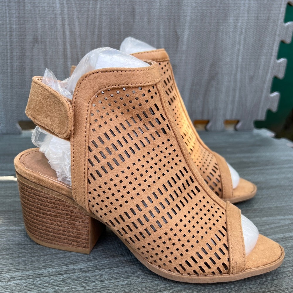 OPEN TOE BOOTIES SIZE 6 1/2
